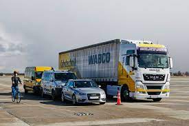 Wer umzieht oder sperrige gegenstände zu adac mitglieder, die einen lkw mieten, genießen sogar noch zusätzliche vorteile. Adac Lkw Abbiegetest Lightbox B6ebb46f 1551675 Jpg
