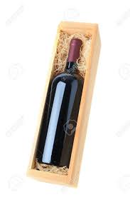 Une Seule Bouteille De Vin Rouge Dans La Boite D Emballage En Bois Avec De La Paille Sur Un Fond Blanc Banque D Images Et Photos Libres De Droits Image 11043547 Personnalisation d'une boite en bois pour une bouteille de vin avec du texte. une seule bouteille de vin rouge dans la boite d emballage en bois avec de la paille sur un fond blanc