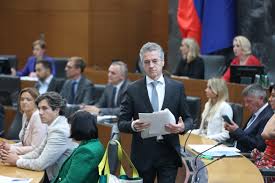 odslovil Robert Golob ...