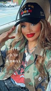 Shari Rivera's Instagram, Twitter & Facebook