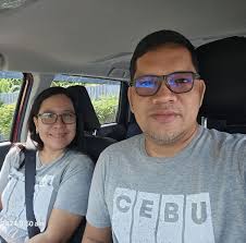 Kanya-kanyang flag ceremony sina Makati Mayor Junjun Binay at acting Mayor  Romulo “Kid” Peña.