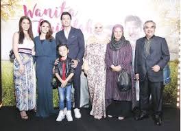 Tahniah diucapkan kepada ibu bapa kepada pelakon popular, fattah amin kerana hanya dalam tempoh dua minggu, mereka dikurniakan. Wanita Terindah Gandingan Sulung Fattah Amin Nur Fazura Pressreader
