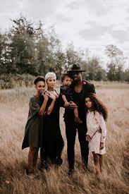 The 55 Most Stunning Family Photos Of 2018 Autumn Family Photography Family Portrait Outfits Family Picture Poses