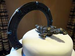 23 Sci Fi Themed Wedding Cake Toppers Good Enough For The Royals Themed Wedding Cakes Nerd Wedding Firefly Wedding