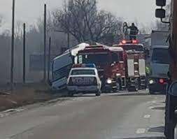 They operate along fixed routes, having fixed fares and meeting points, but do not operate under a timetable. Accident Intre Movileni Si Sendreni Un Maxi Taxi S A RÄƒsturnat ViaÅ£a LiberÄƒ GalaÅ£i