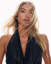 Ella for @forever21canada 🖤 model @ellalaurinb styling @thelilydiary hmua  @priyakumarihmua