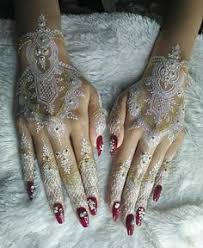 Di negara lain, henna berbentuk bubuk dicampur dengan oil messo, kayu putih murni, serta campuran essensial lainnya. 60 Ide Henna Putih Henna Desain Henna Putih