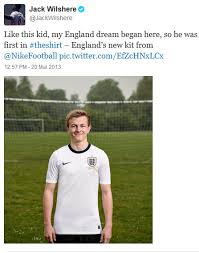 Trikot kolumbien trikot niederlande trikot portugal trikot usa trikot wales trikot russland trikot schweden die neuen england kinder auswärtstrikot 2020/2021 mit eigenem namen. Neues England Trikot Zur Wm 2014