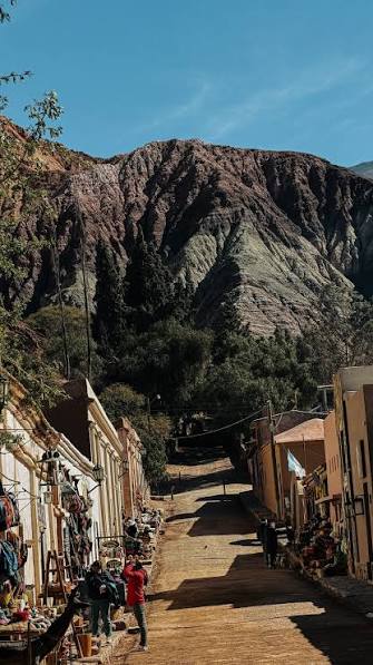 Molinos, Salta 🌵🧉 - Un pueblo detenido en el tiempo. Calles empedradas, casas de adobe y una historia que se respira en cada rincón. Fundado como misión jesuita en el siglo XVII, - -