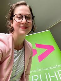 Anna Schlichting's Instagram, Twitter & Facebook