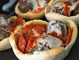 Diy Copycat Olive Garden Meatball Pizza Bowl Recipe Hip2save Pizza Bowl Meatball Pizza Recipes