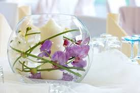 Check out our table center vase selection for the very best in unique or custom, handmade pieces from our shops. Centres De Table Avec Vases Et Fleurs Centre De Table Mariage Deco Centre De Table Idee Deco Mariage