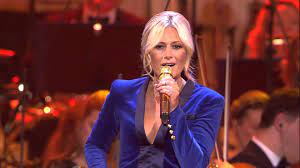 Helene Fischer Feliz Navidad Live Aus Der Hofburg Wien Feliz Navidad Christmas Music Singer
