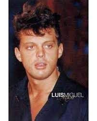 Aries es el noveno álbum de estudio del cantante mexicano luis miguel que fue lanzado por wea latina el 22 de junio de 1993. Luis Miguel Deluxe On Instagram Junio 19 De 1993 Aries Conferencia De Prensa En La Cual La Ciudad De Miami Declara Y Reconoce D Luis Miguel Instagram Miami