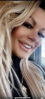 Carla Giles's Instagram, Twitter & Facebook