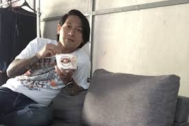 Seperti apa momen chef juna marah besar kepada adit? Momen Langka Chef Juna Tampil Berponi Senyum Saat Makan