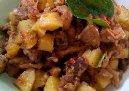 Kentang tahu tempe telur puyuh onions garlic chilies ginger tomato turmeric lime leaf bay leaf lemongrass salt. Sambal Goreng Ati Ayam Dan Kentang