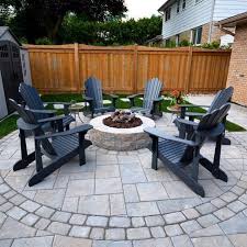 Simple Cozy Fire Pit Area With Black Chair Blackchairs Modern Fire Pit Ideas For Your Unforgettable Outdoor Party Gat Backyard Fire Backyard Modern Fire Pit