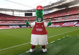 La federación alemana (dfb) se plantea sancionar al schalke 04, el equipo en el que raúl jugó en alemania, después de que su mascota, erwin, vacilara al árbitro del partido que los mineros. Gunnersaurus Vuelve Al Arsenal Regreso De La Mascota
