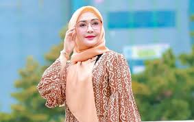 Hari ni merupakan majlis akad nikah anak perempuan pelakon komedi popular, didie alias. Menikah Dua Kali Dengan Orang Sama Fajar