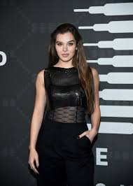 Liebesurlaub mit freundin hailee steinfeld. Wrong Direction Singt Hailee Hier Uber Ex Niall Horan Promiflash De