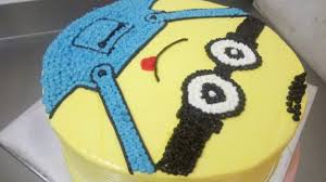 Roti tawar tanpa kulit•selai rasa coklat kacang bisa pake butter cream•coklat chacha•coklat batangan•piring•pisau. Minion Cake Butter Cream Youtube