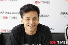 Potongan rambut yang tidak biasa ini membuatnya lebih terlihat menyatu dengan perannya. Eksklusif 10 Fakta Jefri Nichol Yang Berubah Jadi Kurir Di Jakarta Vs Everybody