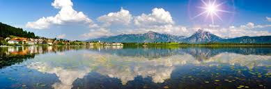 The lakeshore stretches to 12 kilometers (7.5 miles) in length and 3 kilometers (1.9 miles) in breadth and offers some of the best views bavaria. Sup Forggensee 8 Tolle Sup Touren Und Stationen