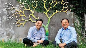 黑幼龍常讚美孩子 家裡有你真好 他認為 給小孩最好的禮物是 在他有好表現時就給他讚美 這對他一輩子都有好影響 卡內基人際溝通前2條 不批評 不責備 不抱怨 給予真誠的讚賞與感謝 parenting