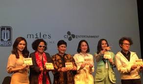 Filem terbaharu yang lain akan dikemaskini dari semasa ke semasa. Soundtrack Film Bebas Kumpulkan Lagu Hits Di Era 90 An Republika Online
