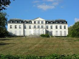 Chateau De Sainte Assises Situe A Seine Port Il A Ete Vendu En 1922 A La Compagnie Radio France Qui Y Install Departements Francais Ile De France Fontainebleau