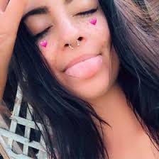 Ashley Qualls's Instagram, Twitter & Facebook