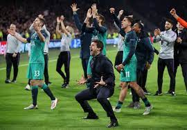 Statt sich emotional mit dem spiel zu beschäftigen, ist es für das herz besser, wenn man einen kleinen spaziergang macht oder auf dem balkon kurz frische luft schnappen geht. Ich K Im Strahl Fussball Fans Wuten Nach Cl Halbfinals Uber Sky