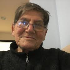 Ho trovato questa foto con mio papà ( il terzo dall'alto a sinistra) alla  scuola elementare di Stresa. Non so l'anno. Mio padre era del 1923, quindi  sarà nei primi anni '30.