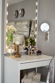 A vanity mirror with remote controlled vanity lights 19. Nwkta2aggvnpdm