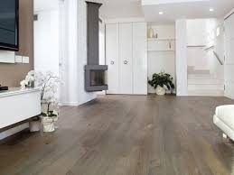 Parquet En Bois Stratifie Ou Massif Conseils Et Photos Supers Parquet Bois Bois Stratifie Et Salons Sombres