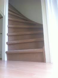 pin op trappen met vloerbedekking