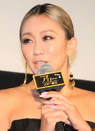 Gackt himself is very well known but i think his musical popularity is quite niche, less than in early 2000s. C6yhcpb6uq1hem