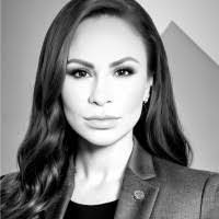 Amanda Sturges's Instagram, Twitter & Facebook