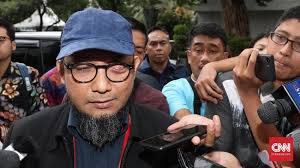 Hafidz mubarak apenyidik kpk novel baswedan menjawab pertanyaan wartawan saat peluncuran jam waktu novel di gedung kpk, selasa (11/12/2018). Novel Soal Maaher Meninggal Sakit Kenapa Dipaksakan Ditahan