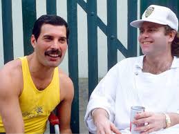 Heroes, eines der bekanntesten lieder bowies, wurde mehrsprachig in. Freddie Mercury Wrote Elton John Heartbreaking Final Note Days Before He Died Mirror Online