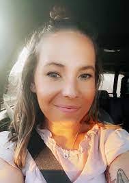 Kim Furrow's Instagram, Twitter & Facebook