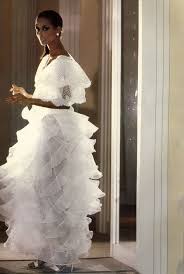 Visualizza tutta la collezione sposo. Beverly Johnson 1980 Style Fashion Wedding Bride Bridal Couture Abiti Valentino
