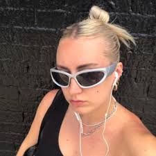 Melissa Rhoads's Instagram, Twitter & Facebook