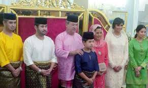 Setiap bahagian baju melayu tradisional sebenarnya mempunyai makna. Tunku Mahkota Johor Che Puan Khaleeda Selamat Diijab Kabul