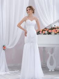 Il capo proviene da un intero fondo di magazzino di un vecchio atelier di abiti da sposa, perciò il capo è nuovo, non è mai stato indossato e non presenta segni di usura. Abiti Da Sposa A Sirena Lemienozze Shop