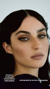 Naomi Barela's Instagram, Twitter & Facebook