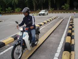 Namun ada juga kereta api kelas ekonomi premium, dan kereta api kelas eksekutif campur ekonomi (kereta api campuran). Institut Memandu J V Cergas Sdn Bhd Posts Facebook
