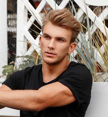 There are many options of hairstyles for a widow's peak, such as a fringe, quiff and brush up, a high fade or shape up on the sides combined with a buzz cut, comb over, and slick back on top, these awesome cuts and styles will have you looking stylish and classy. 55 Amazing Widow S Peak Hairstyles 2021 Trends