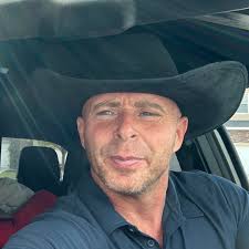 Oestrogen Expert, Dr Sarah Hill, says women are attracted to different  people through their cycle?! 👀